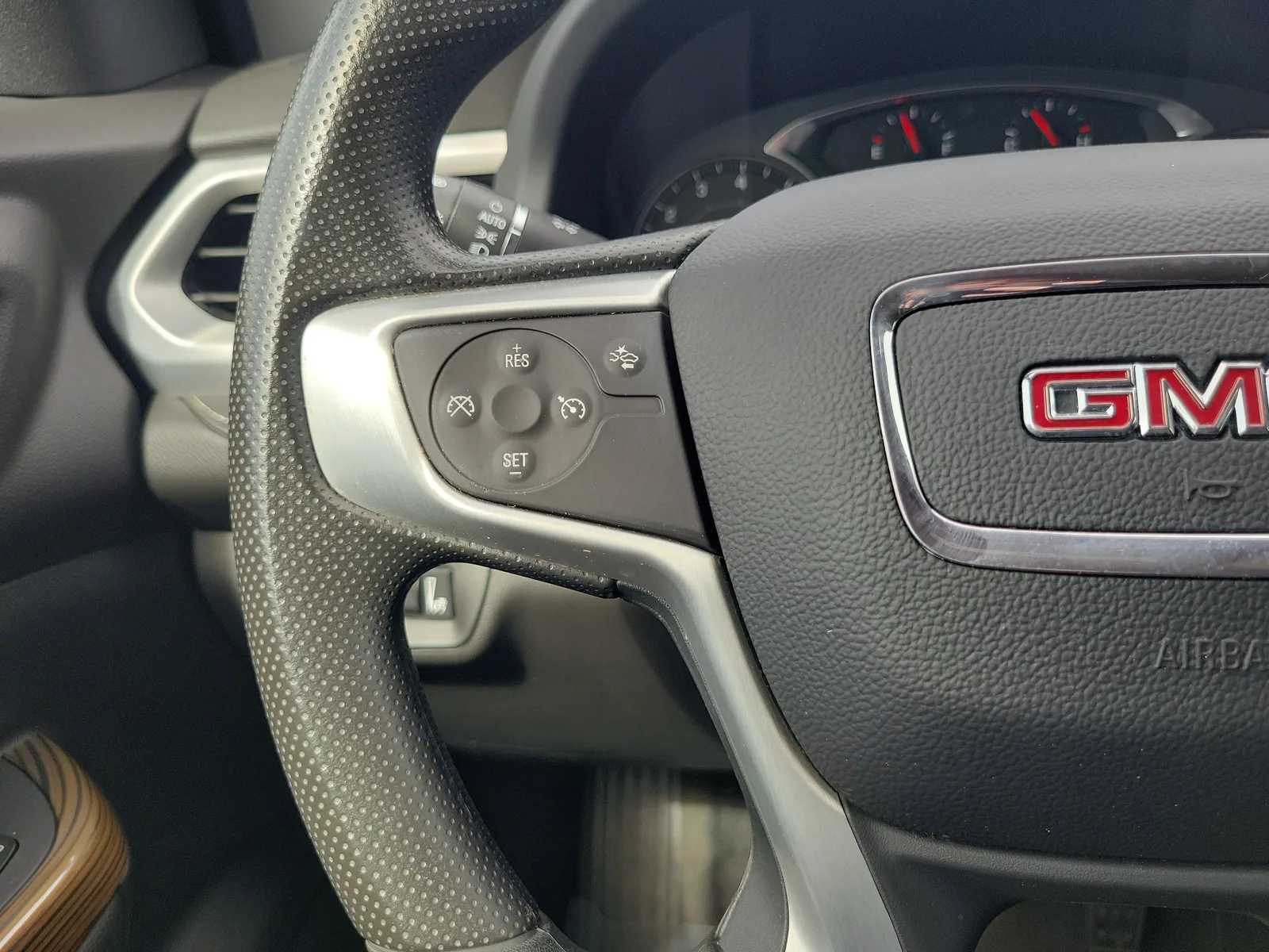 2023 GMC Acadia SLE photo 18
