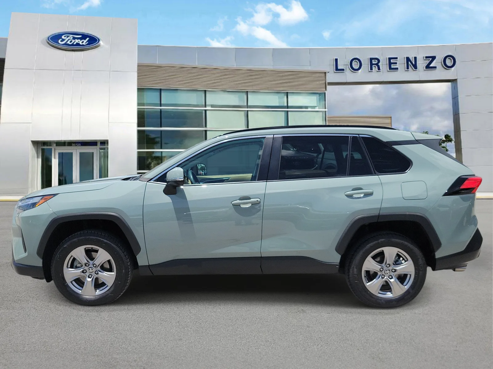 2022 Toyota RAV4 XLE photo 6