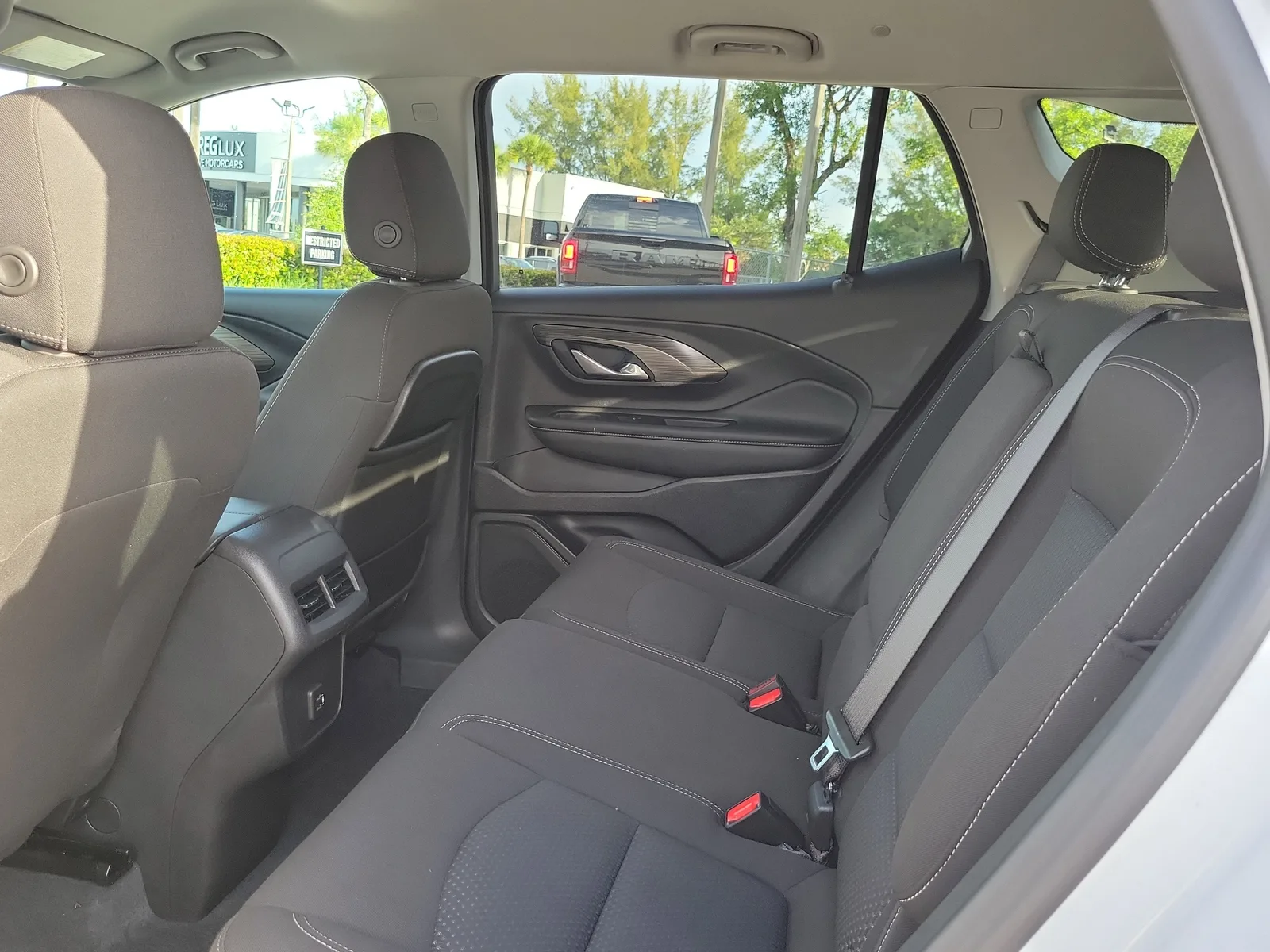2024 GMC Terrain SLE photo 13