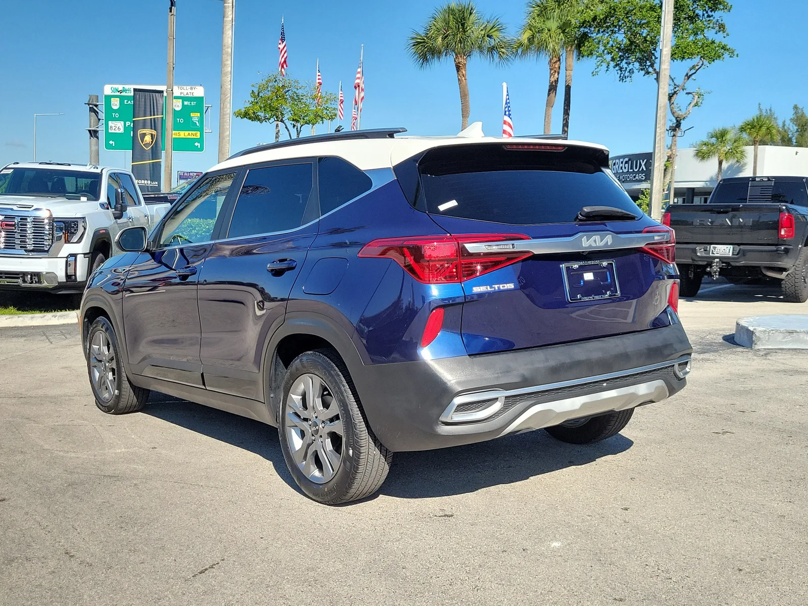 2023 Kia Seltos S photo 7