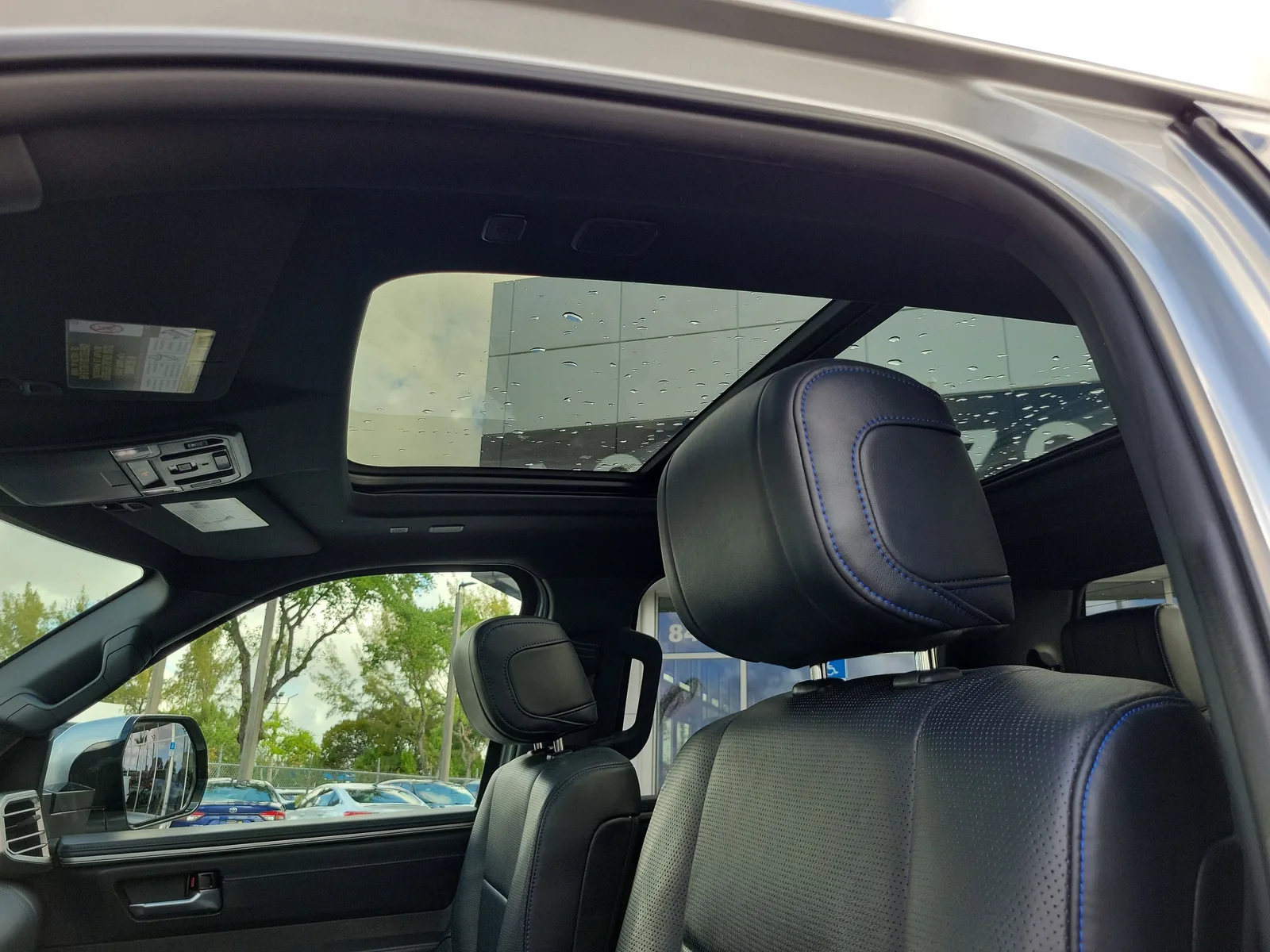 2023 Toyota Tundra 4WD Platinum photo 11