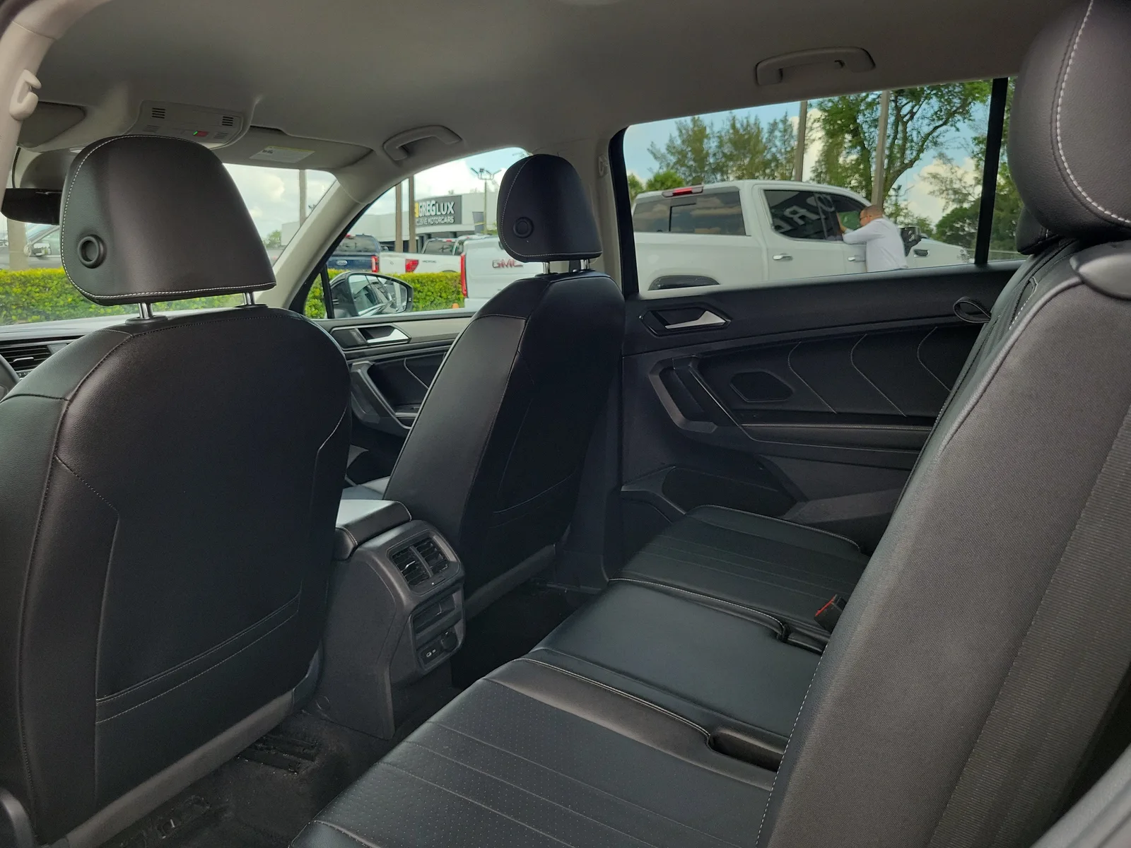 2022 Volkswagen Tiguan SE photo 12