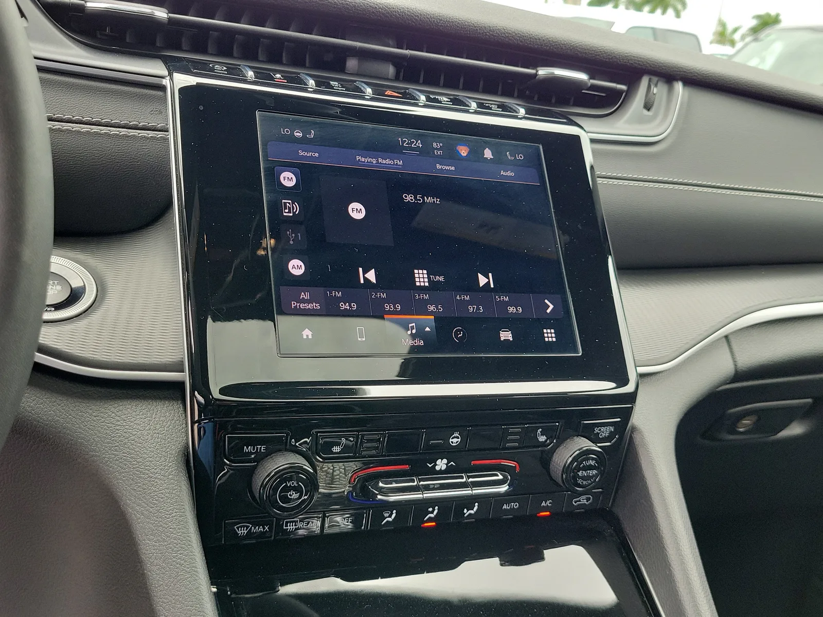 2023 Jeep Grand Cherokee Altitude X 4WD photo 24