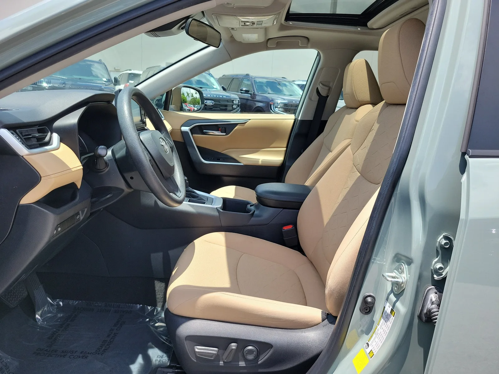 2022 Toyota RAV4 XLE photo 16