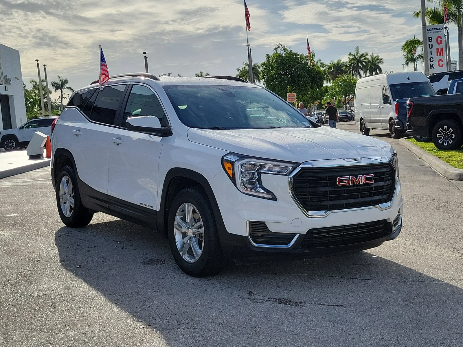2023 GMC Terrain SLE photo 3