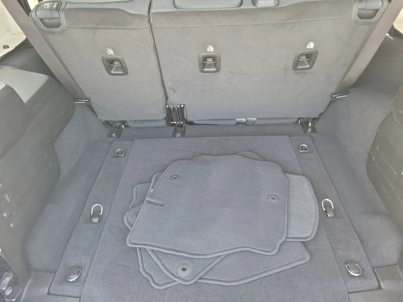 2025 Jeep Wrangler Sahara 4WD photo 16