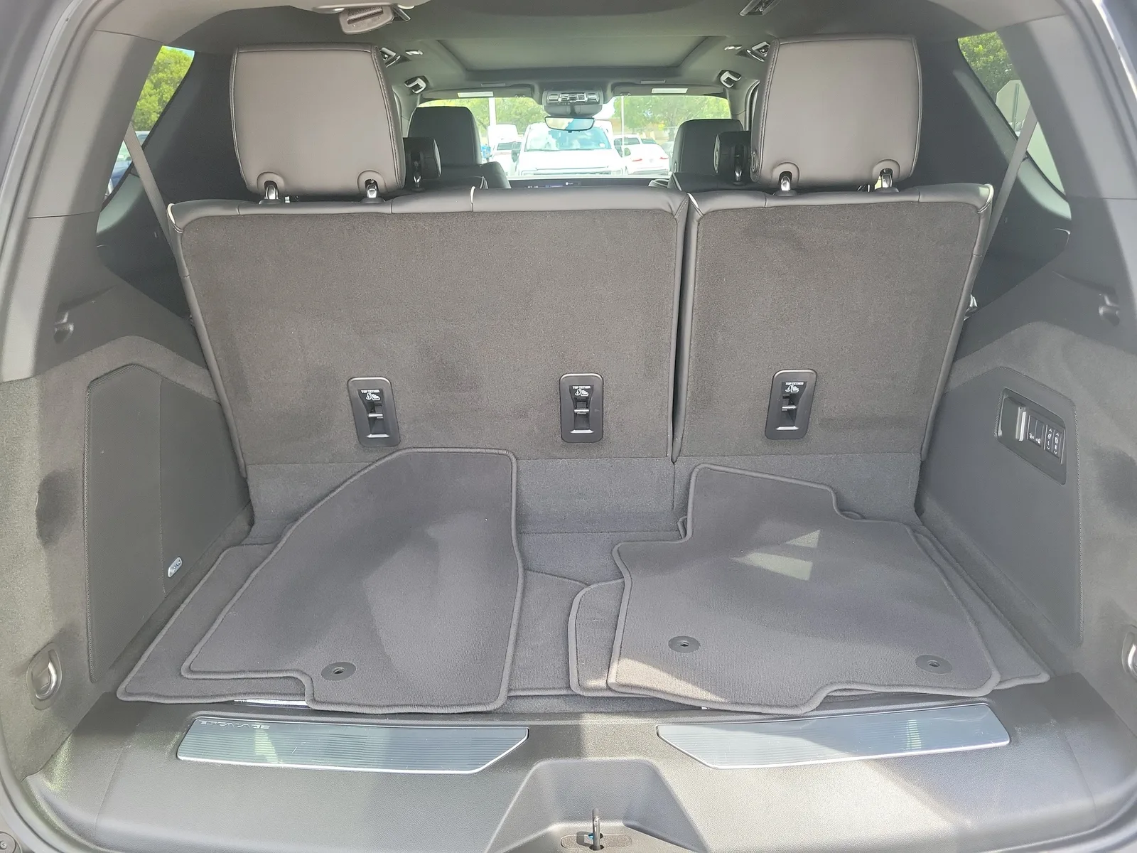 2025 Cadillac Escalade 4WD Premium Luxury photo 17