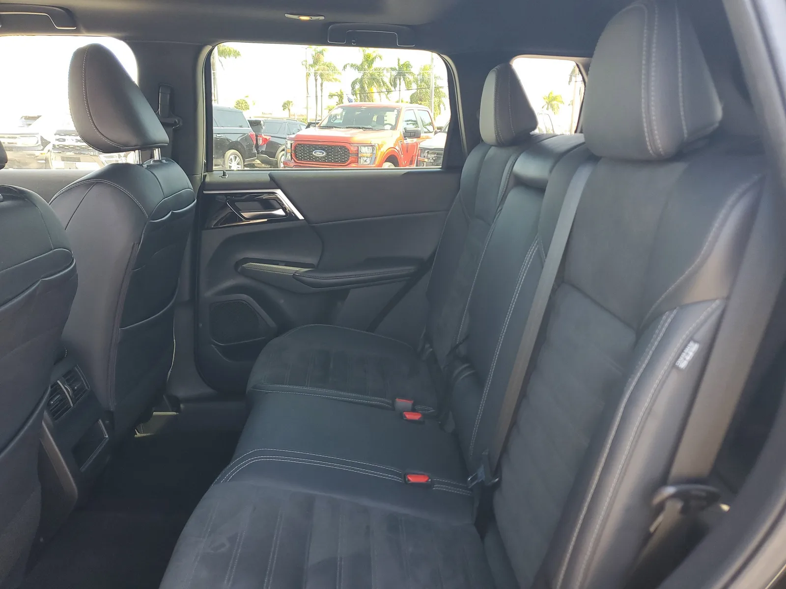 2022 Mitsubishi Outlander Black Edition photo 14