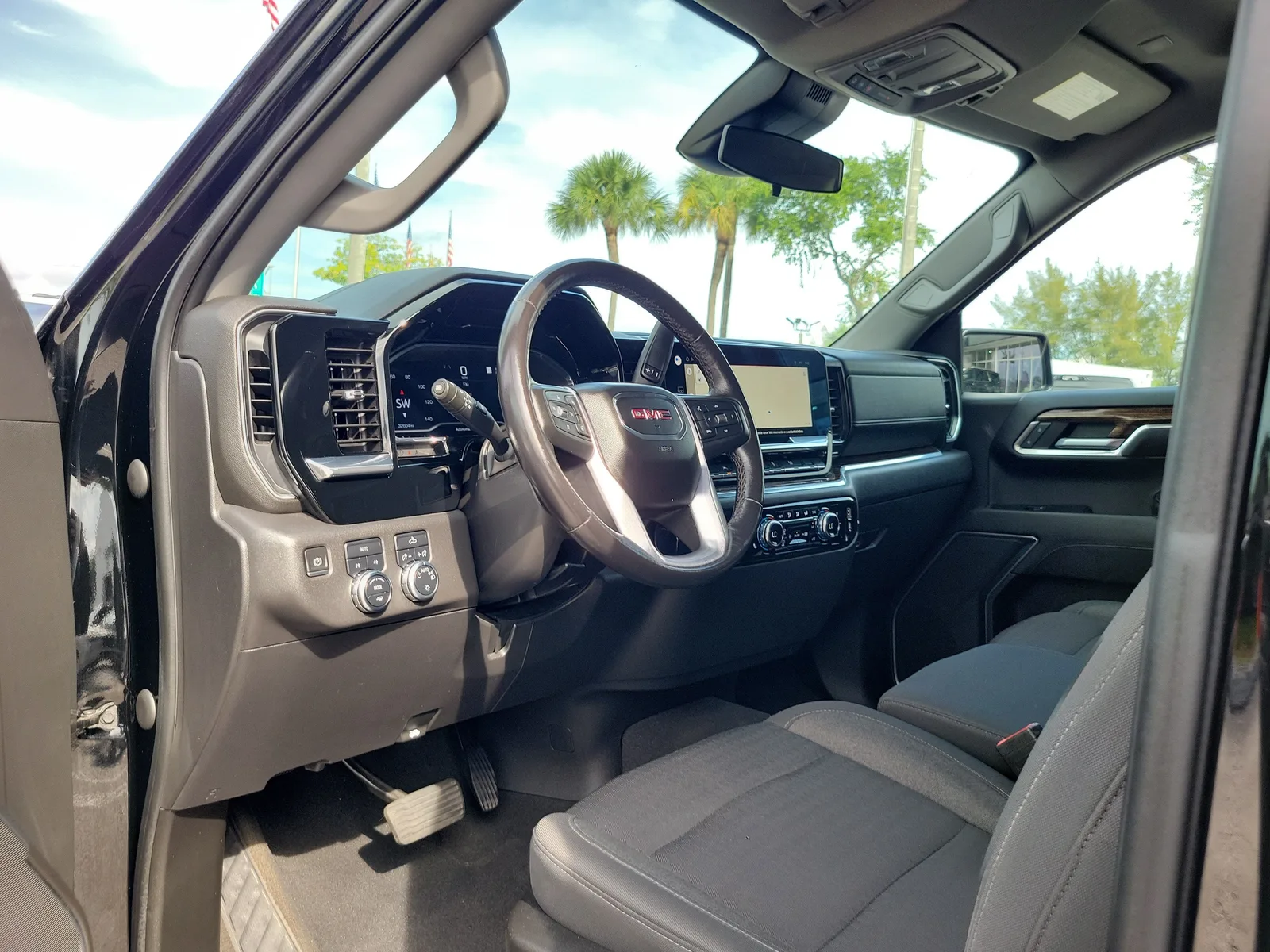 2022 GMC Sierra 1500 SLE photo 9