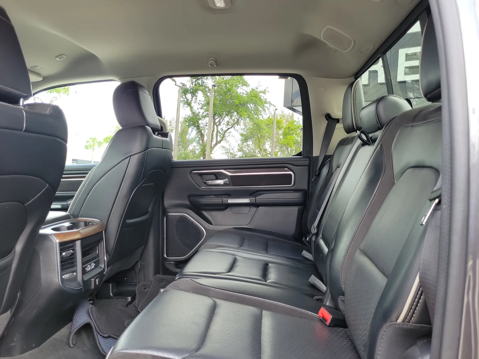 2022 RAM 1500 Laramie photo 14