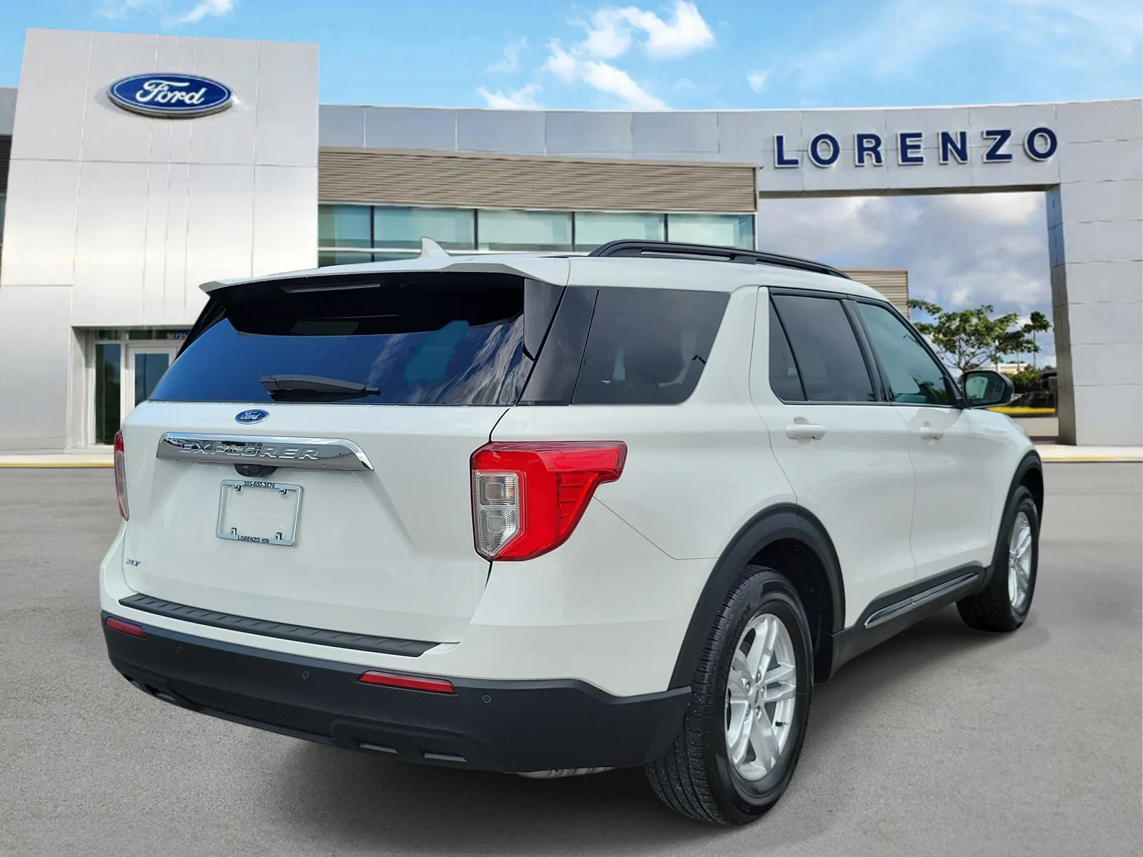 2024 Ford Explorer XLT photo 5