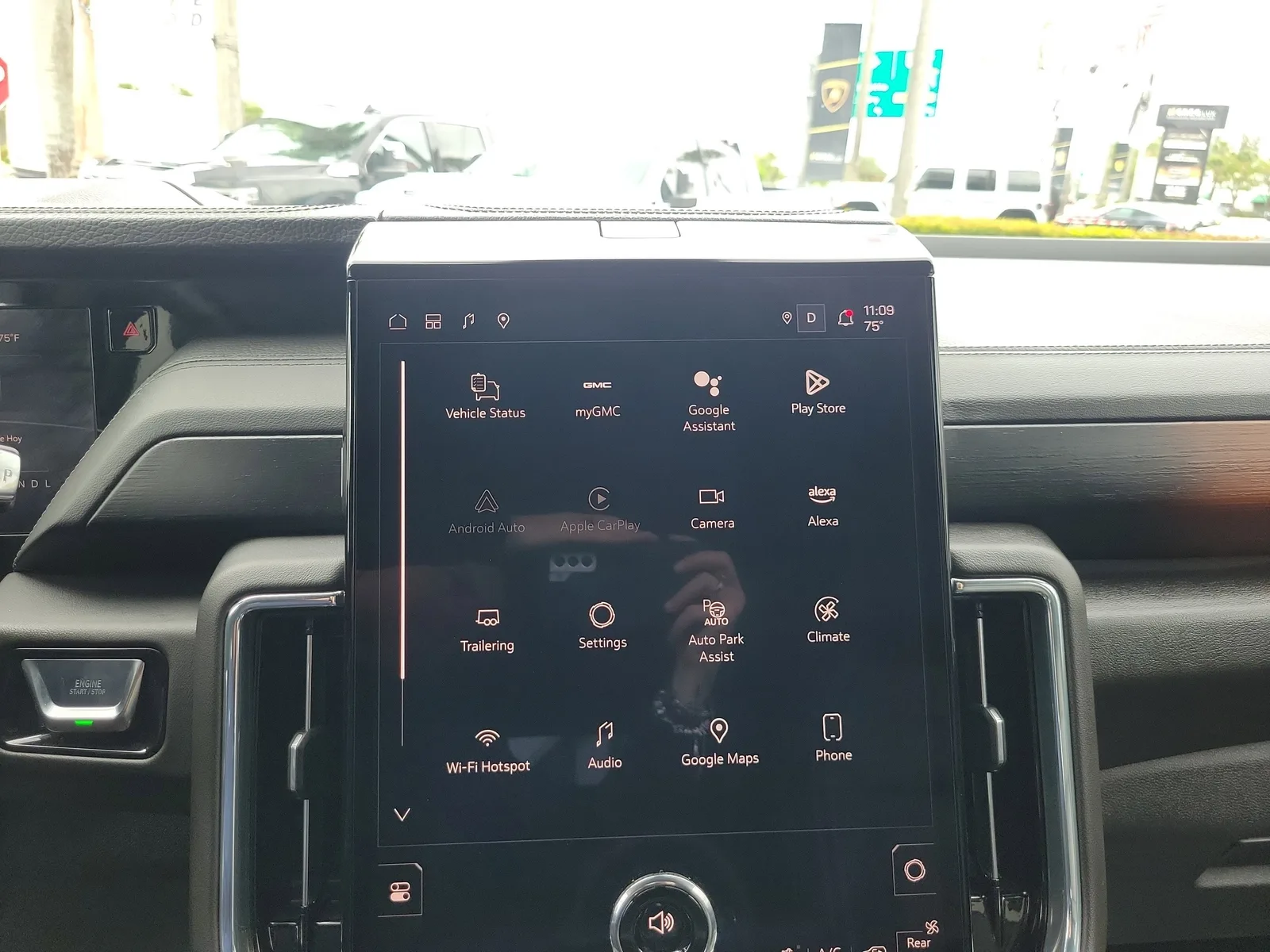 2025 GMC Yukon Denali photo 22