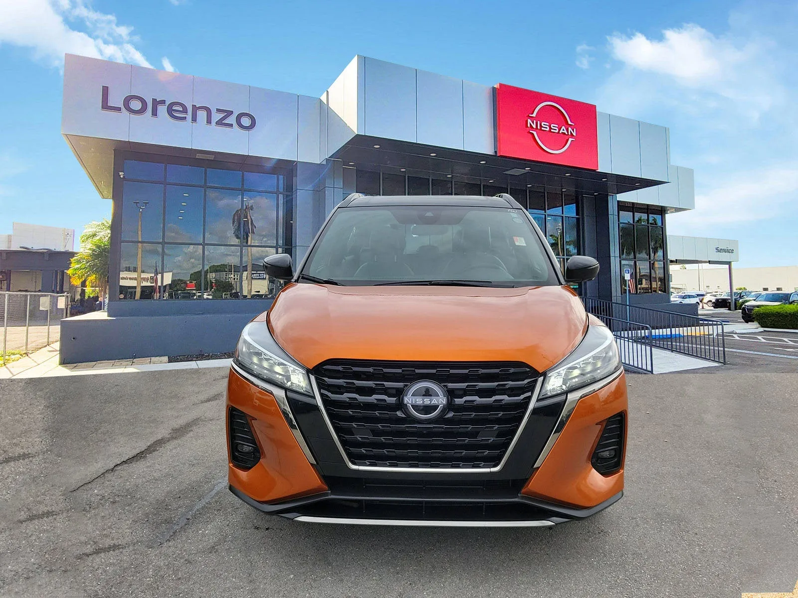 2024 Nissan Kicks SR photo 2