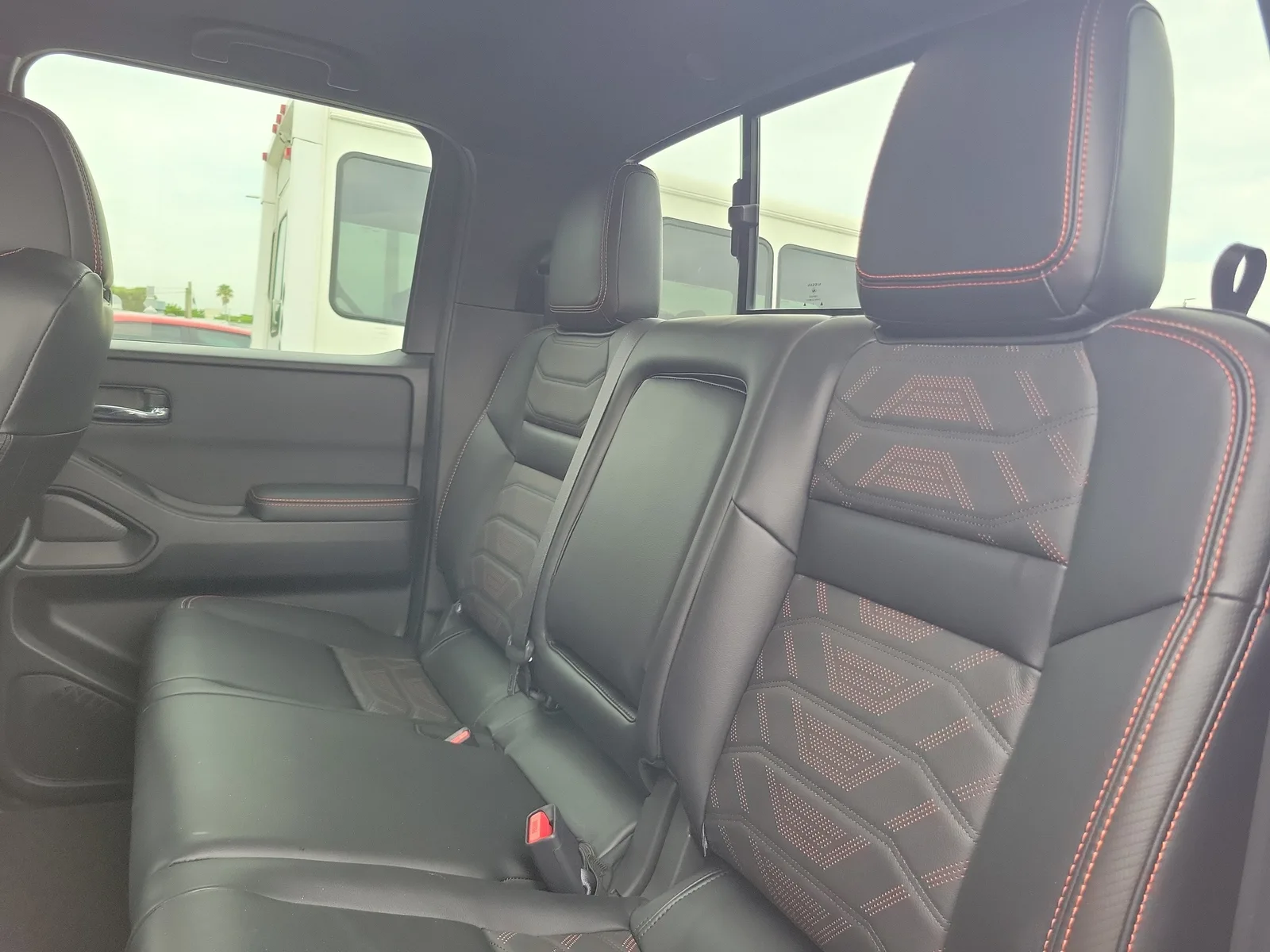 2025 Nissan Frontier Crew Cab PRO-X® photo 14