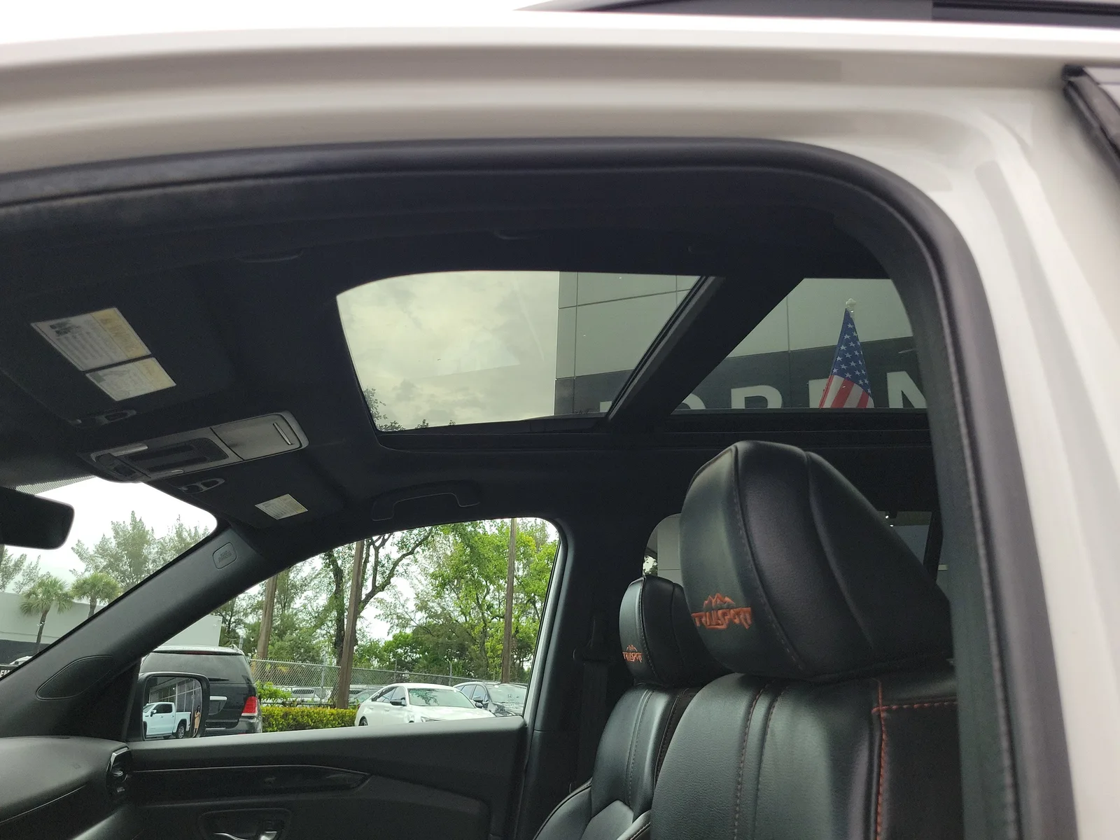 2024 Honda Pilot TrailSport photo 11