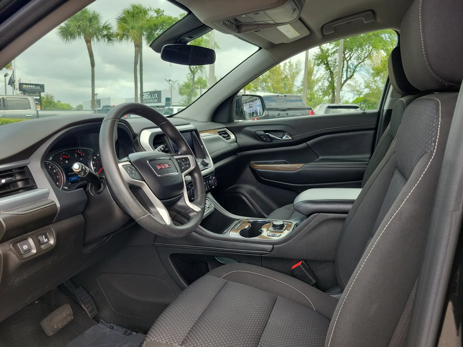 2023 GMC Acadia SLE photo 11