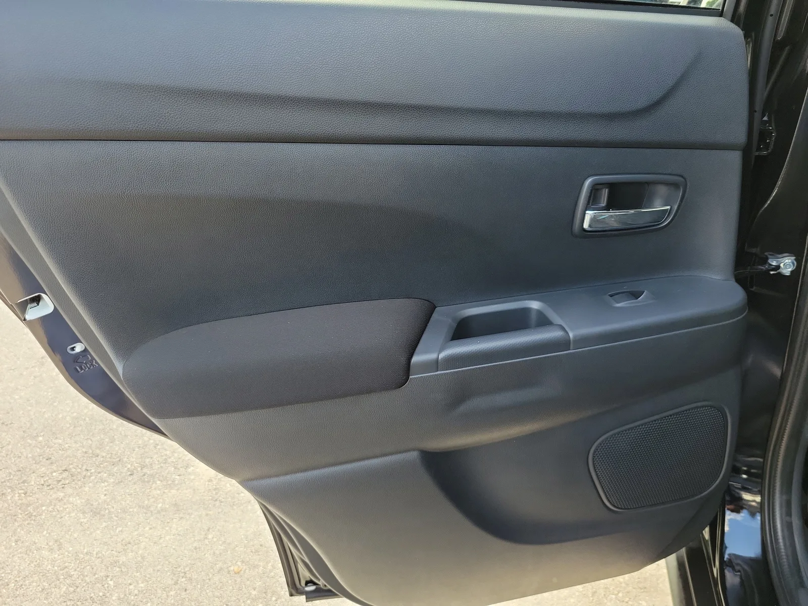 2025 Mitsubishi Outlander Sport ES 4WD photo 28