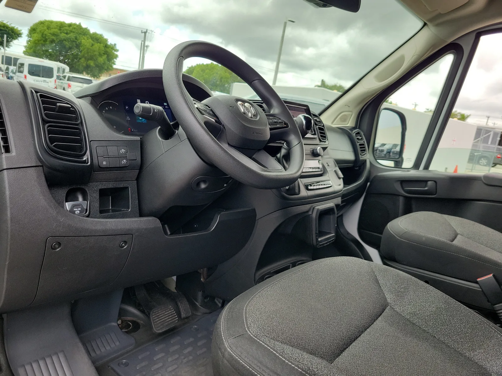 2025 RAM ProMaster Cargo Van Tradesman photo 9