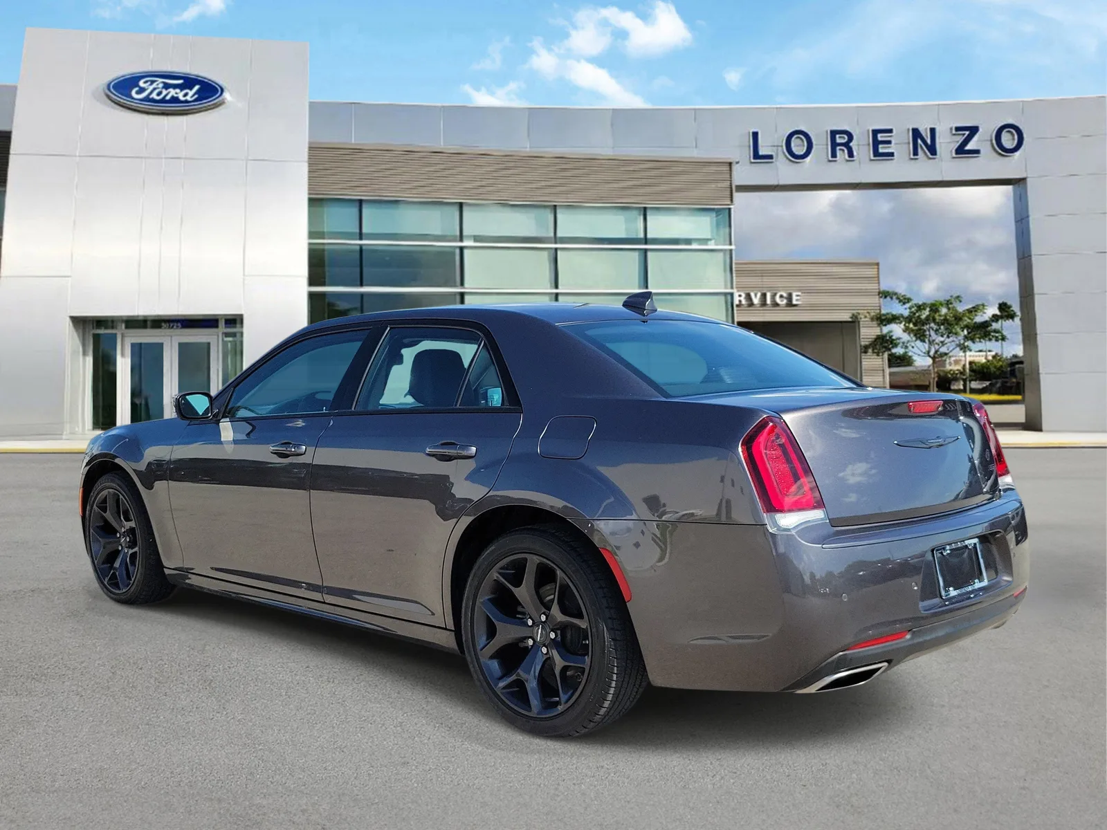 2023 Chrysler 300 Touring L photo 7