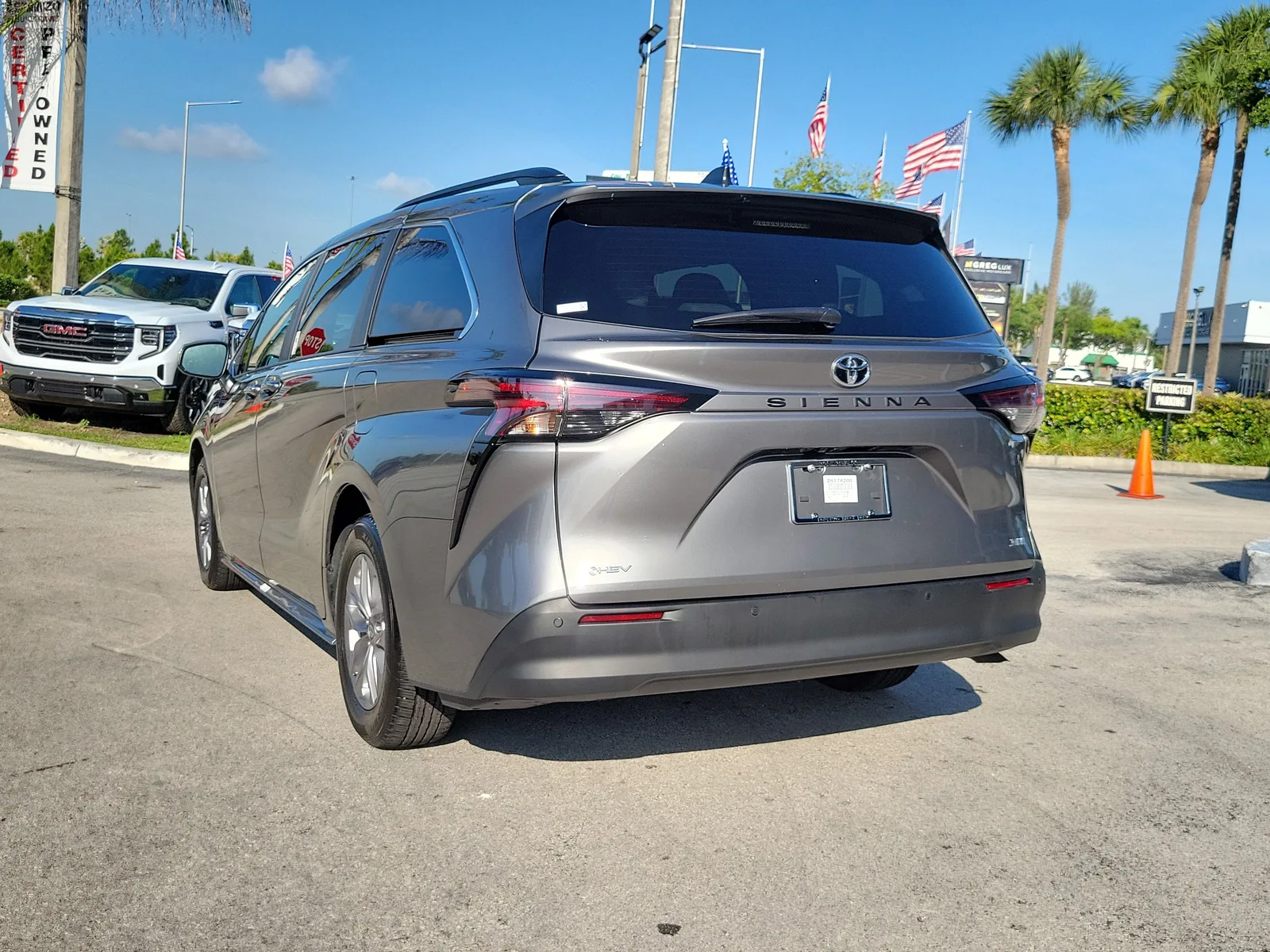 2026 Toyota Sienna XLE photo 7