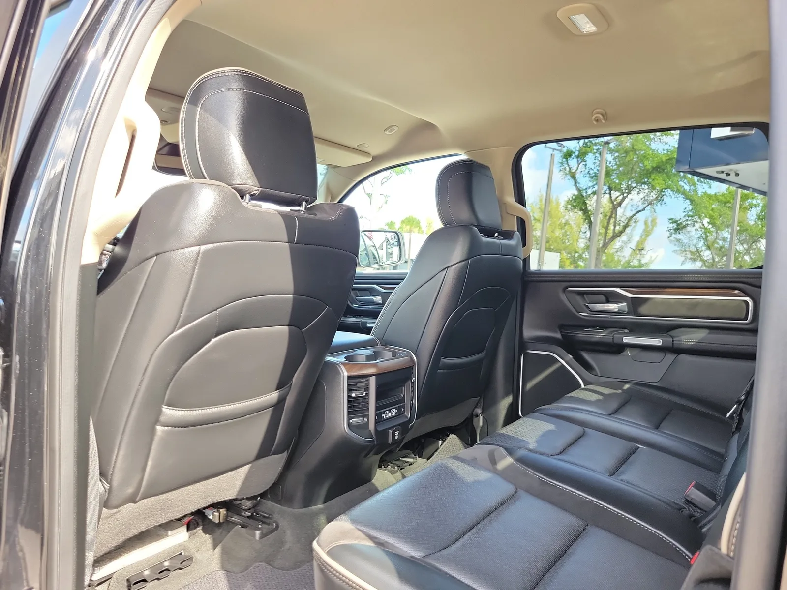 2021 RAM 1500 Laramie photo 14