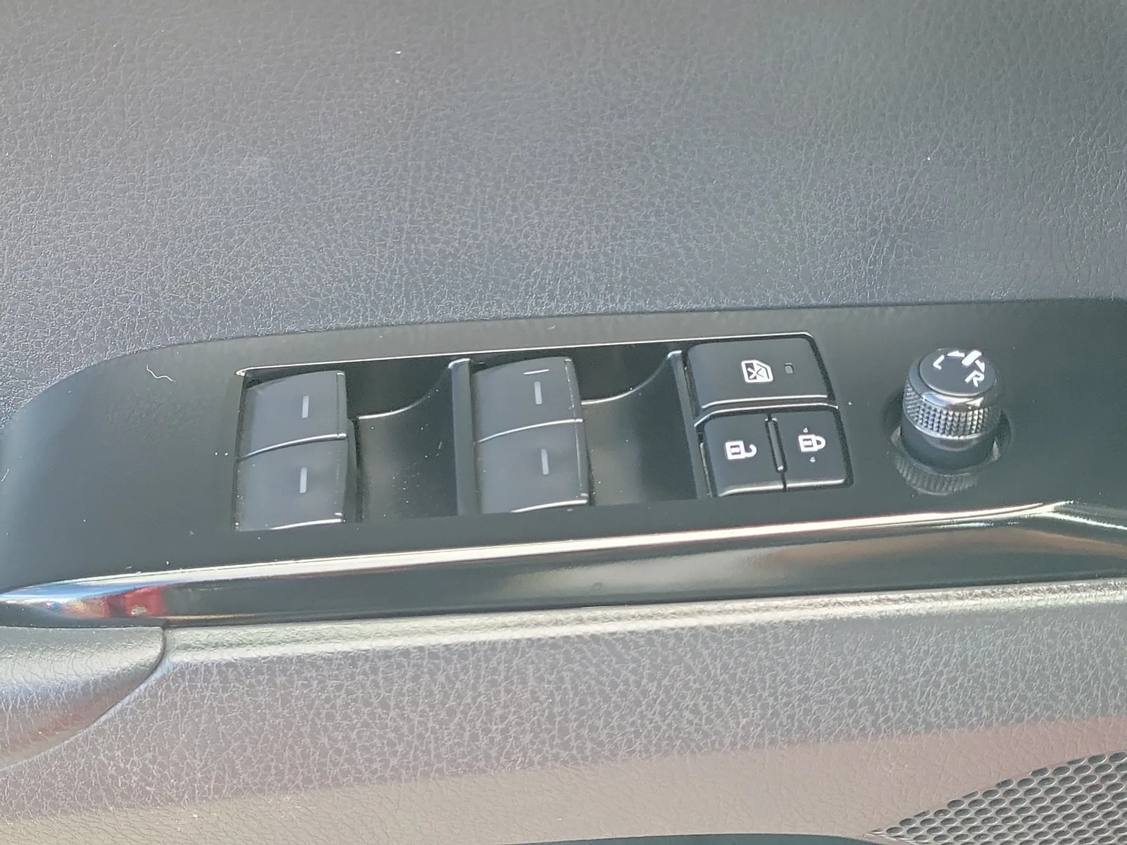 2025 Toyota Camry SE photo 29