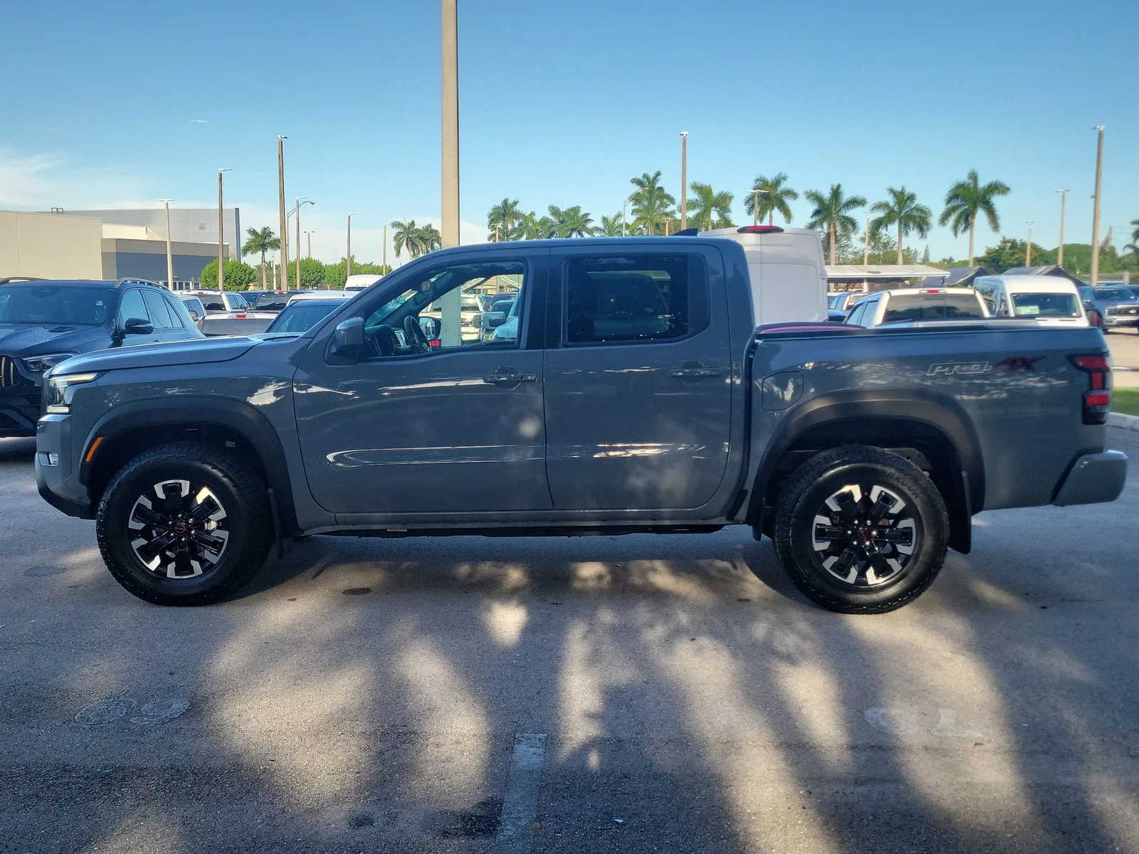 2024 Nissan Frontier PRO-4X 4WD photo 8