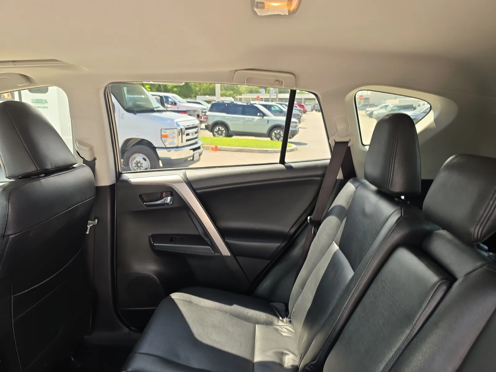2017 Toyota RAV4 XLE photo 11