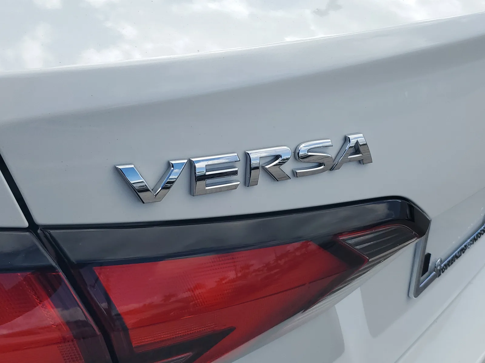 2025 Nissan Versa SV photo 29