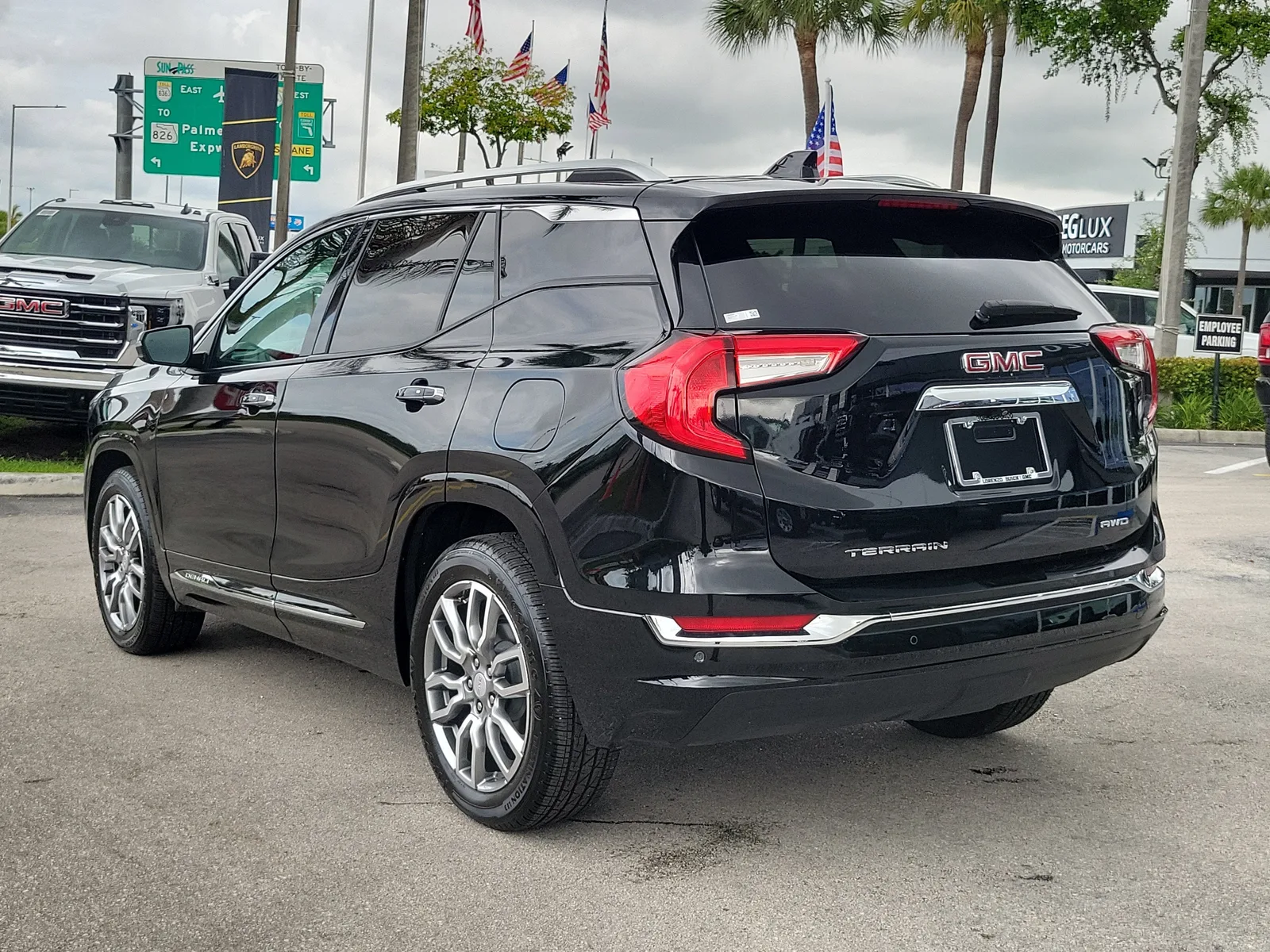 2024 GMC Terrain Denali photo 7