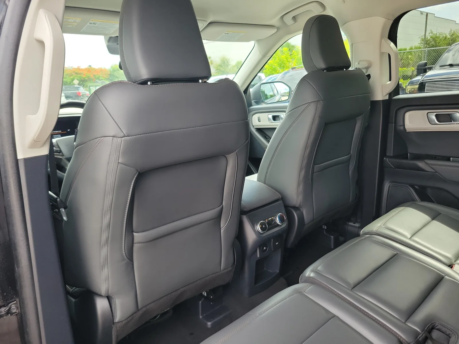 2025 Ford Explorer Active photo 14