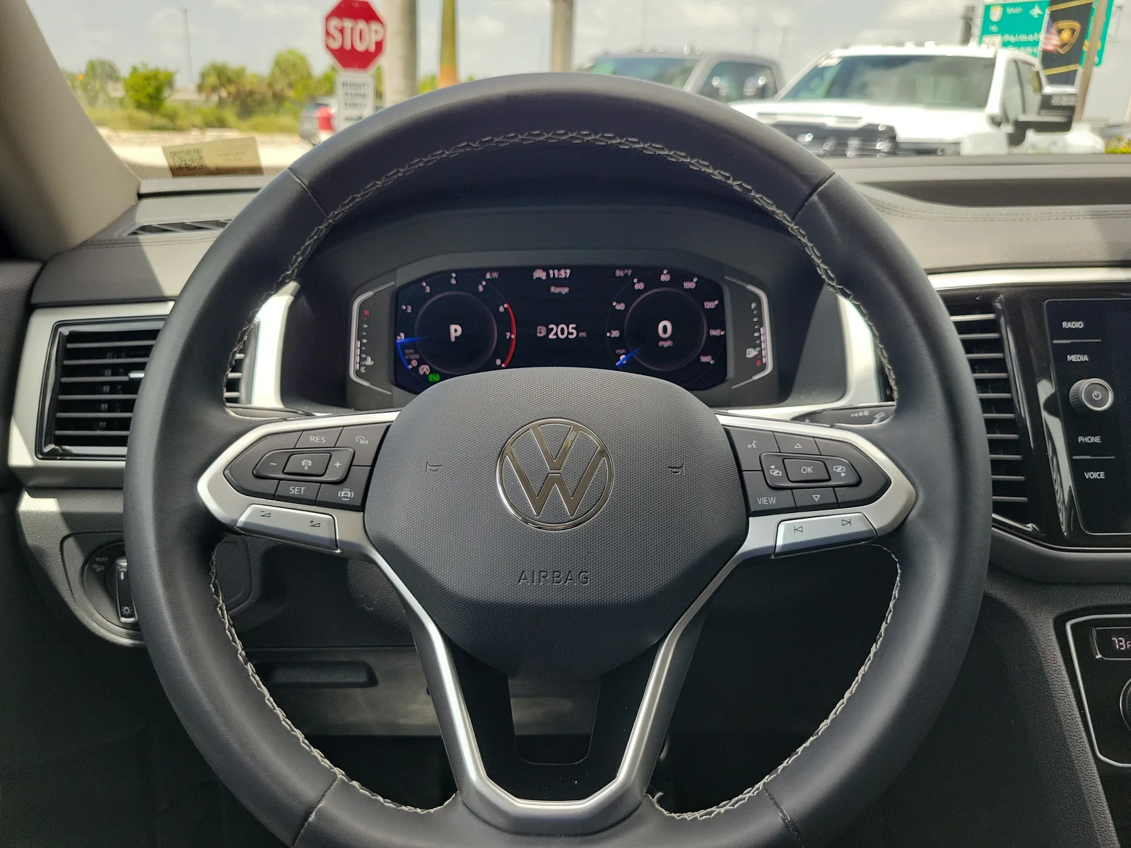 2023 Volkswagen Atlas 3.6L V6 SE w/Technology photo 19