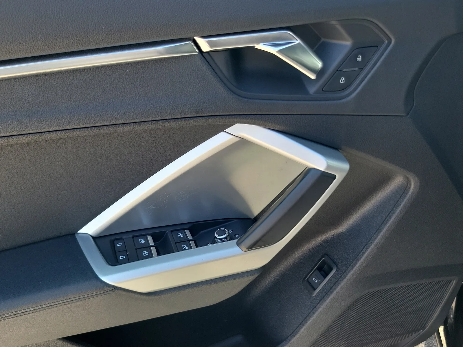 2020 Audi Q3 S line Premium photo 28