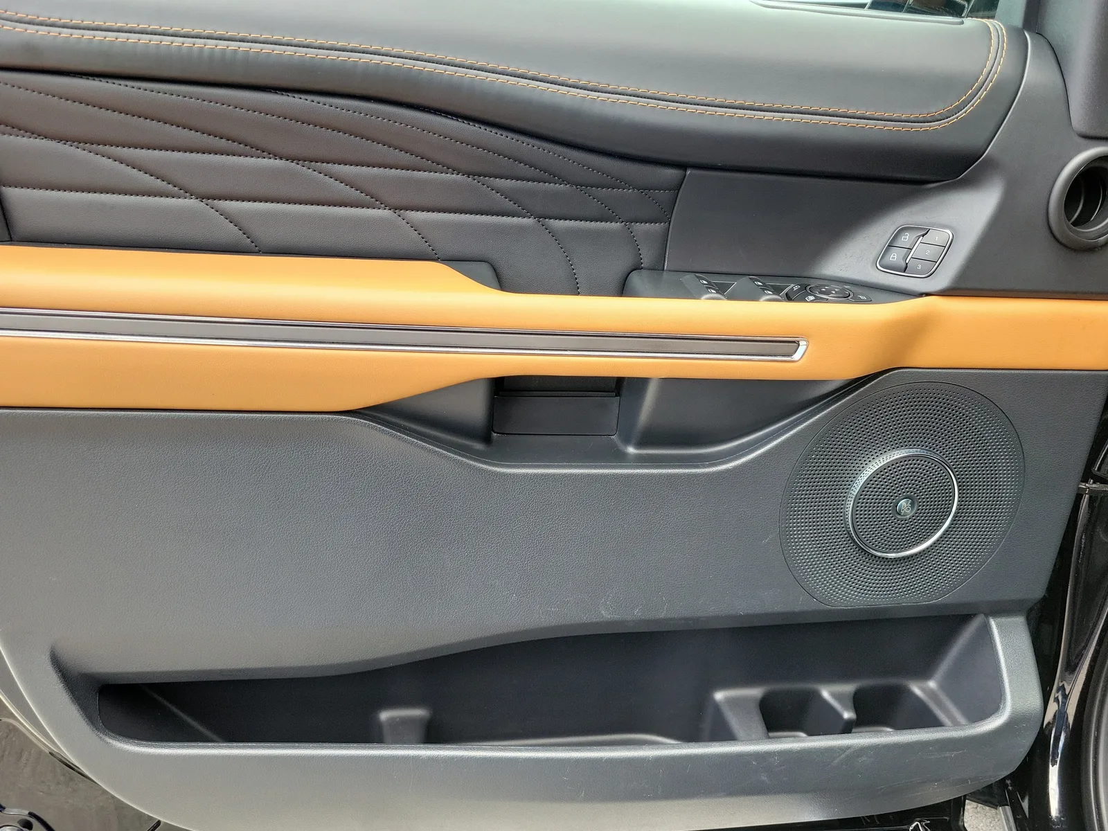 2023 Ford Expedition Max Platinum photo 23