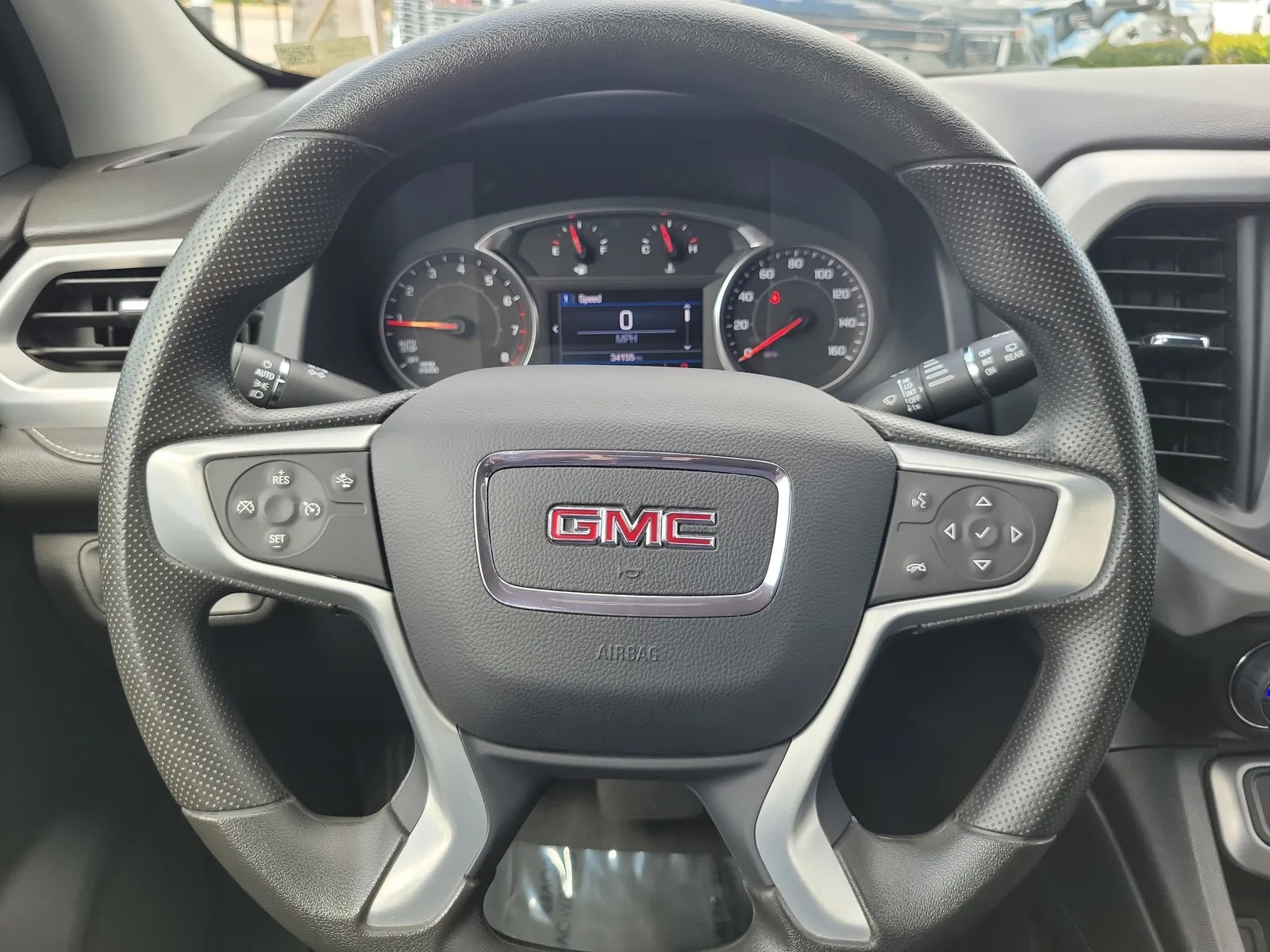 2023 GMC Acadia SLE photo 19