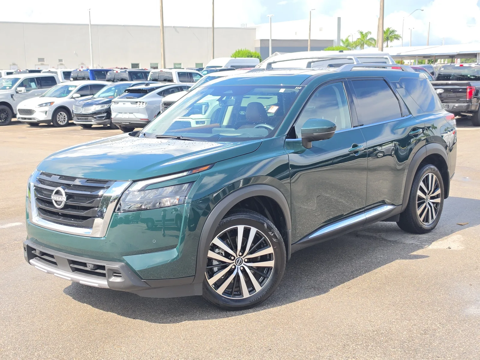 2025 Nissan Pathfinder Platinum photo 29