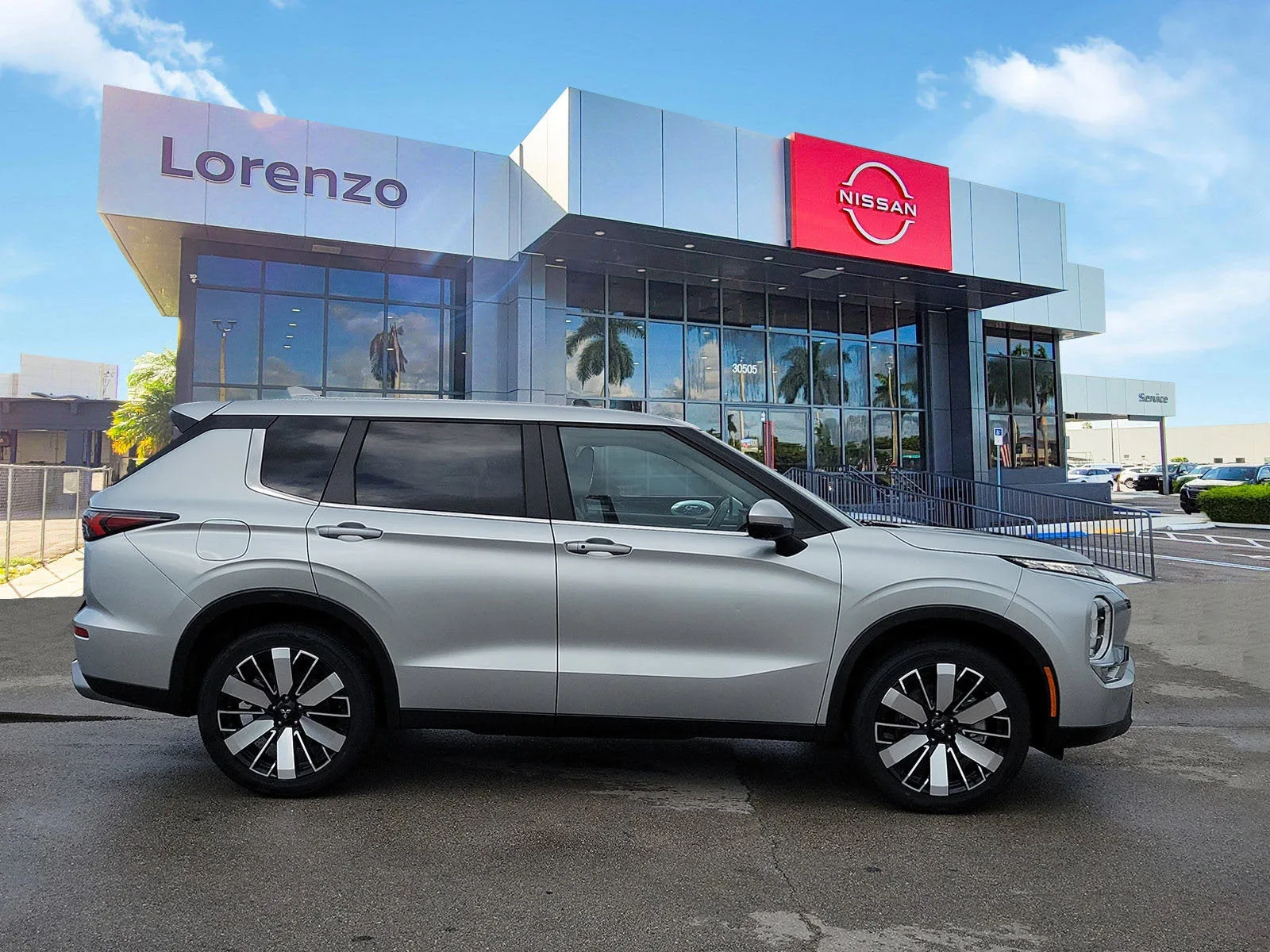 2025 Mitsubishi Outlander SE photo 4