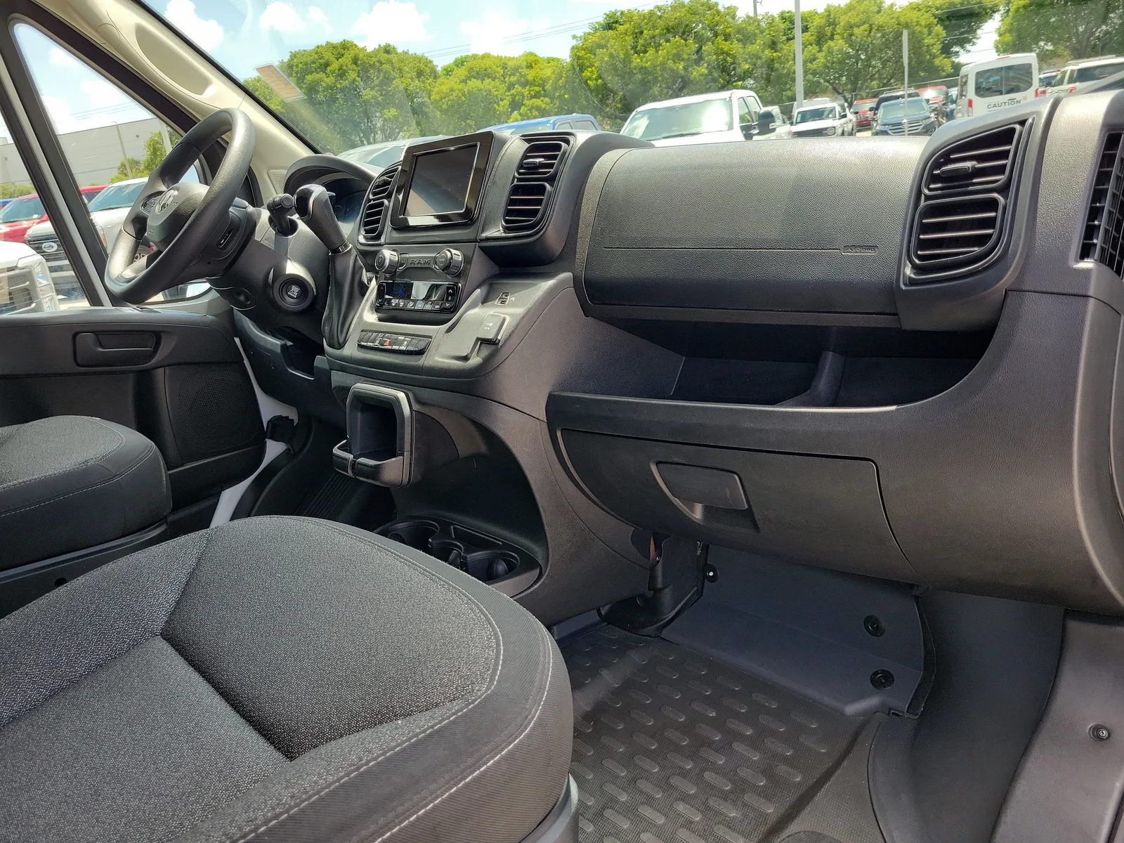 2025 RAM ProMaster Cargo Van Tradesman photo 16