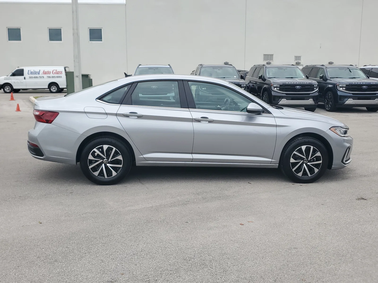2025 Volkswagen Jetta S photo 4
