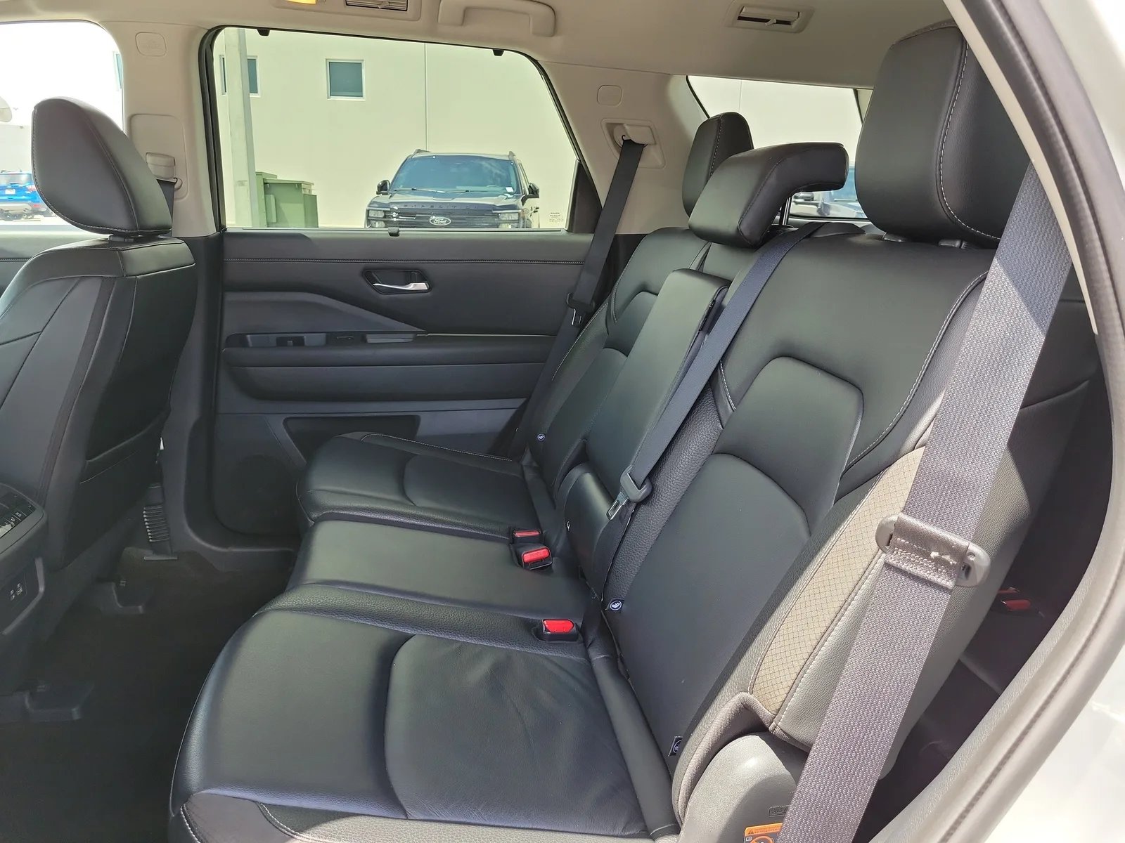 2024 Nissan Pathfinder SL photo 21