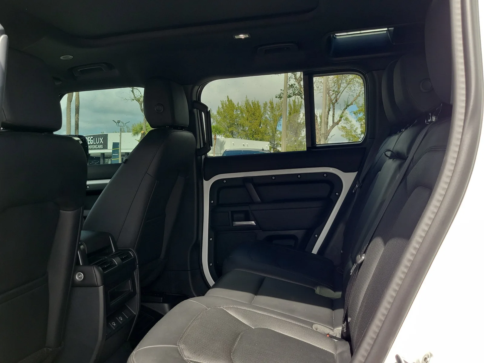 2025 Land Rover Defender S photo 15