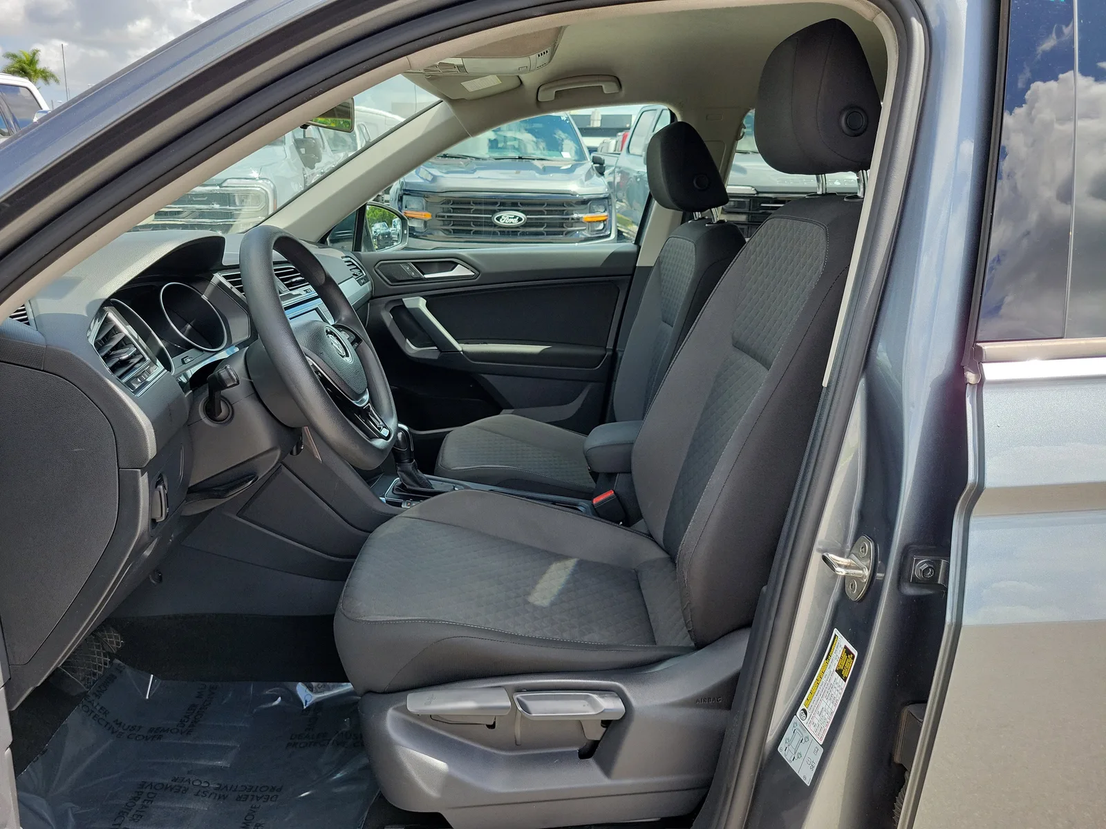 2019 Volkswagen Tiguan S photo 10