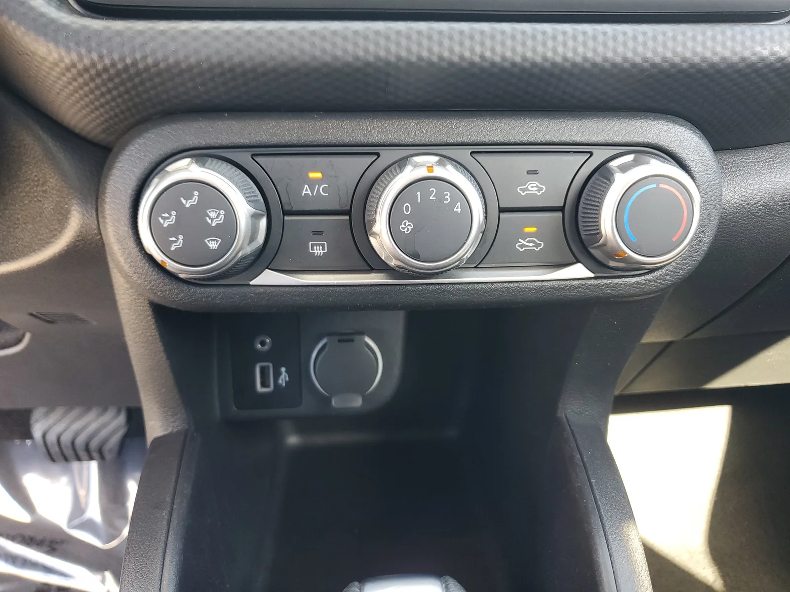 2023 Nissan Kicks S photo 23
