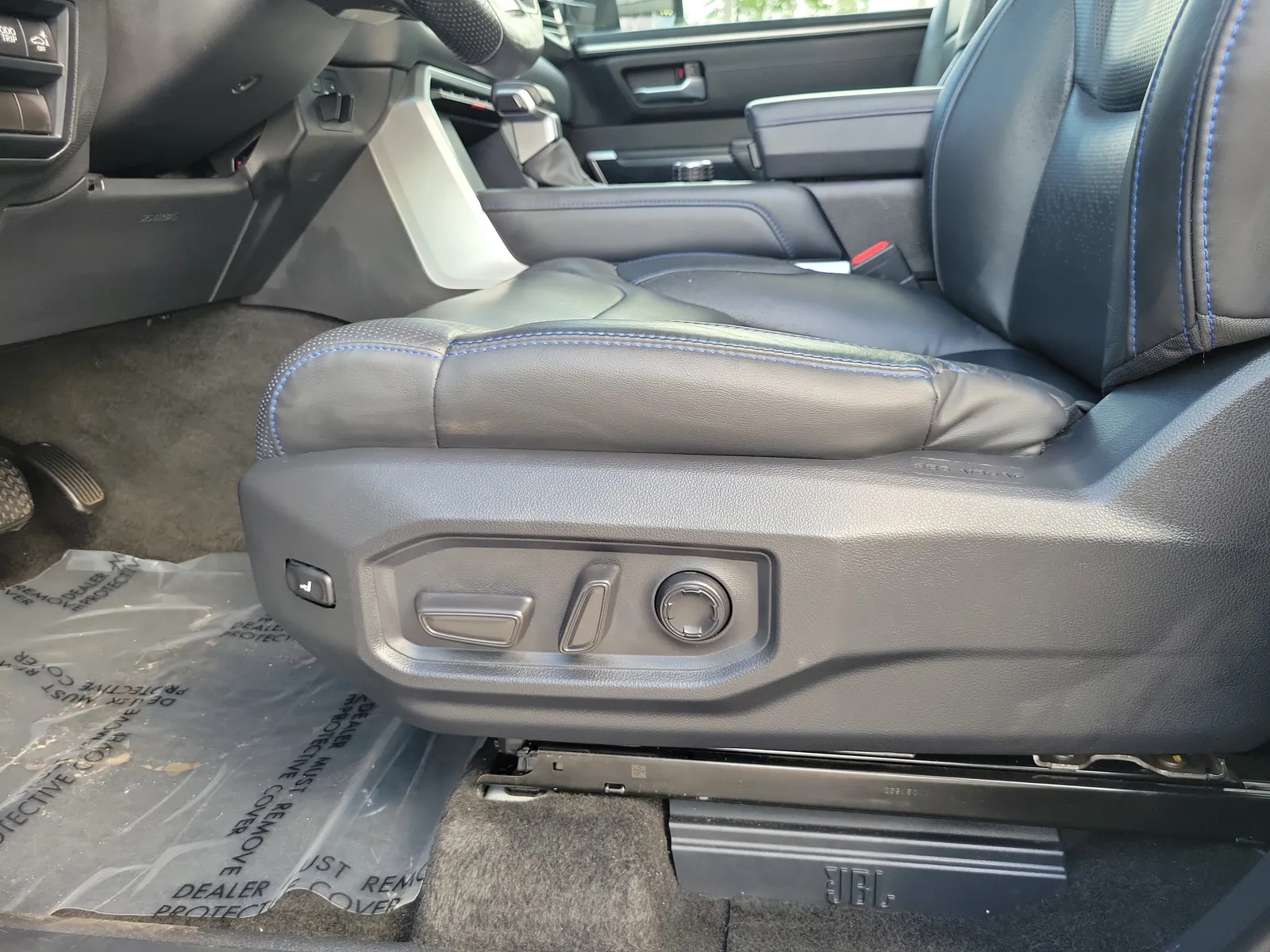 2023 Toyota Tundra 4WD Platinum photo 13