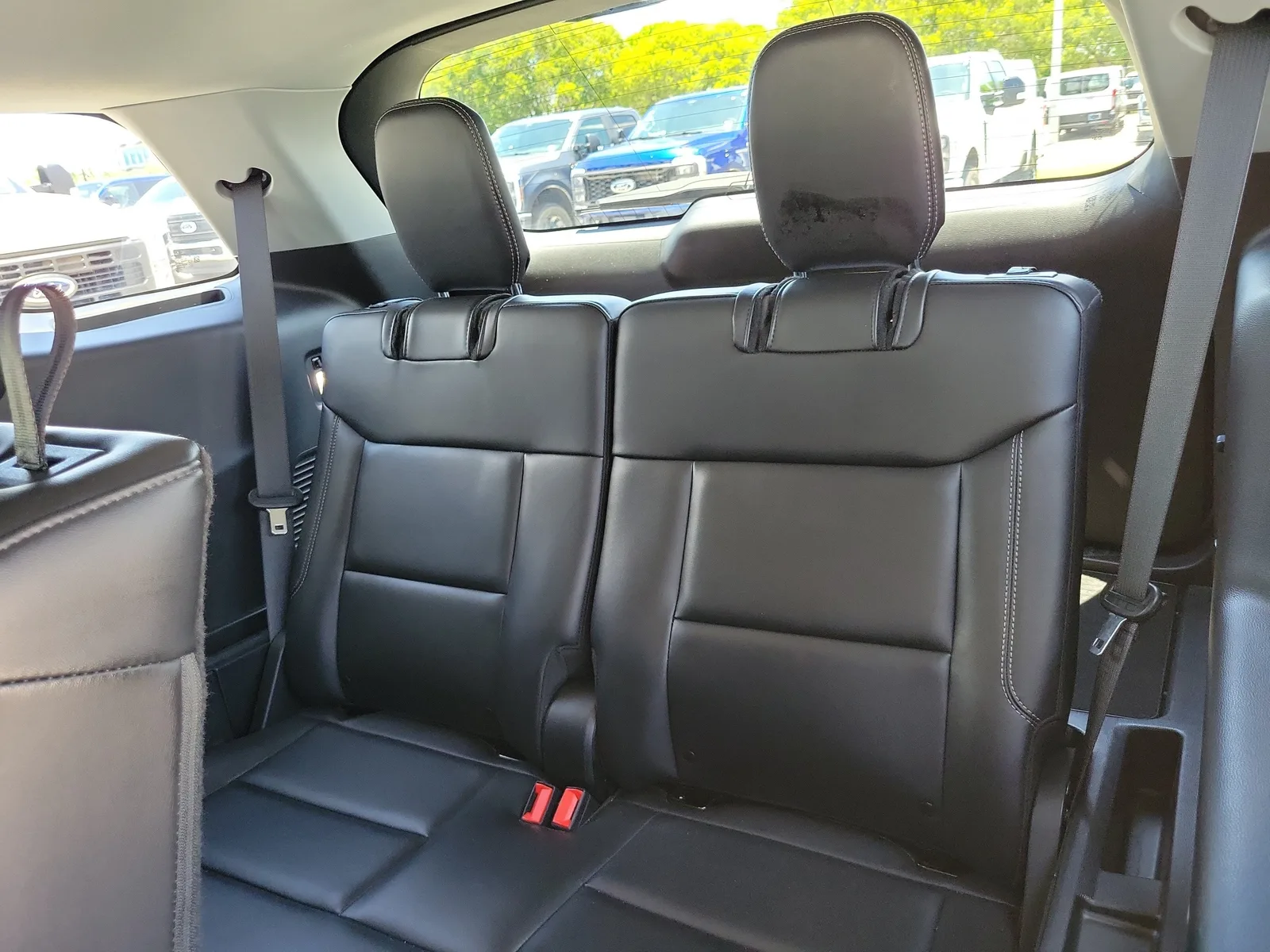 2023 Ford Explorer XLT photo 14