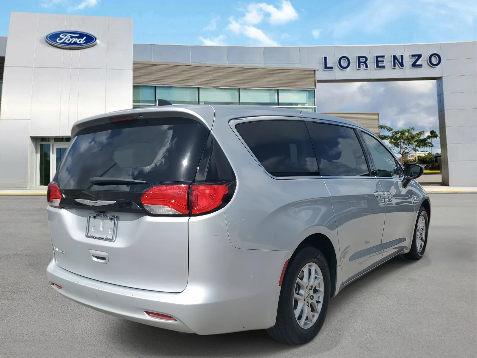 2023 Chrysler Voyager LX photo 5