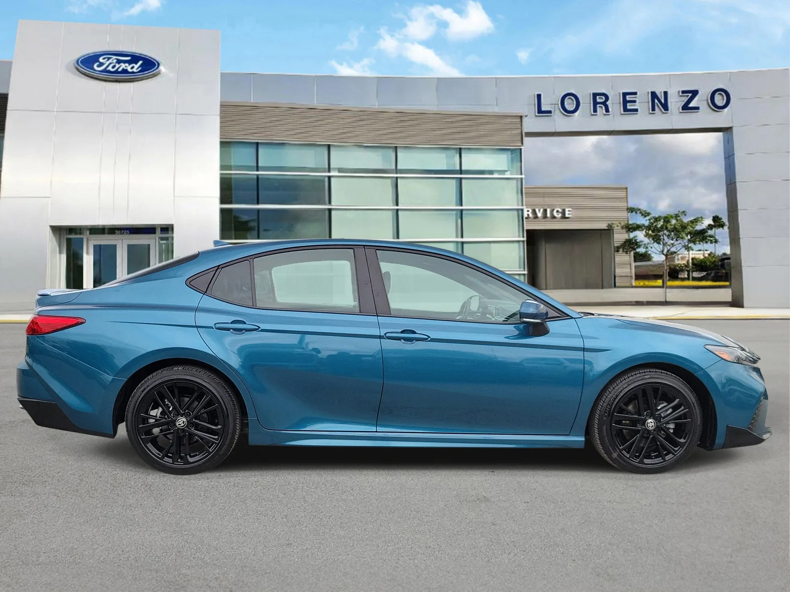 2025 Toyota Camry SE photo 4