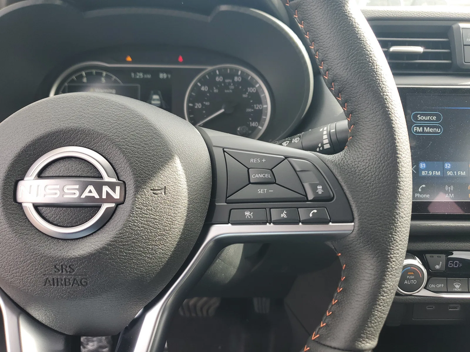2025 Nissan Versa SR photo 22