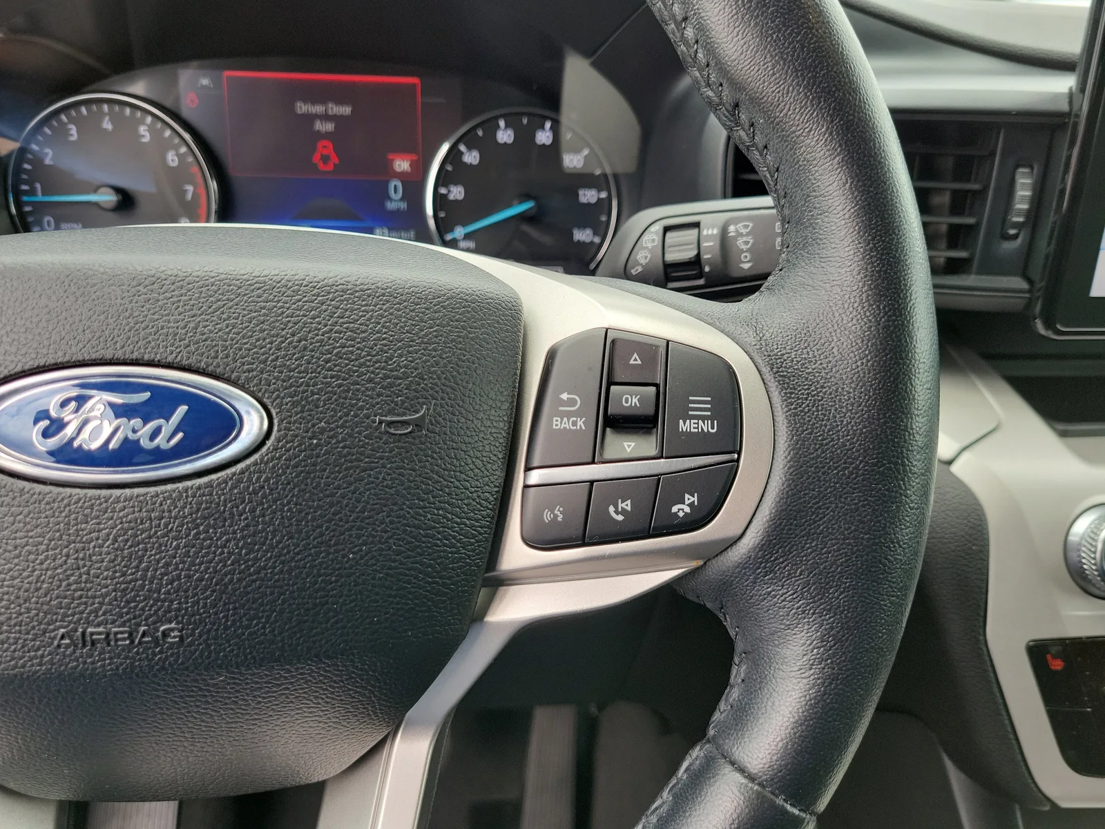 2024 Ford Explorer XLT photo 23