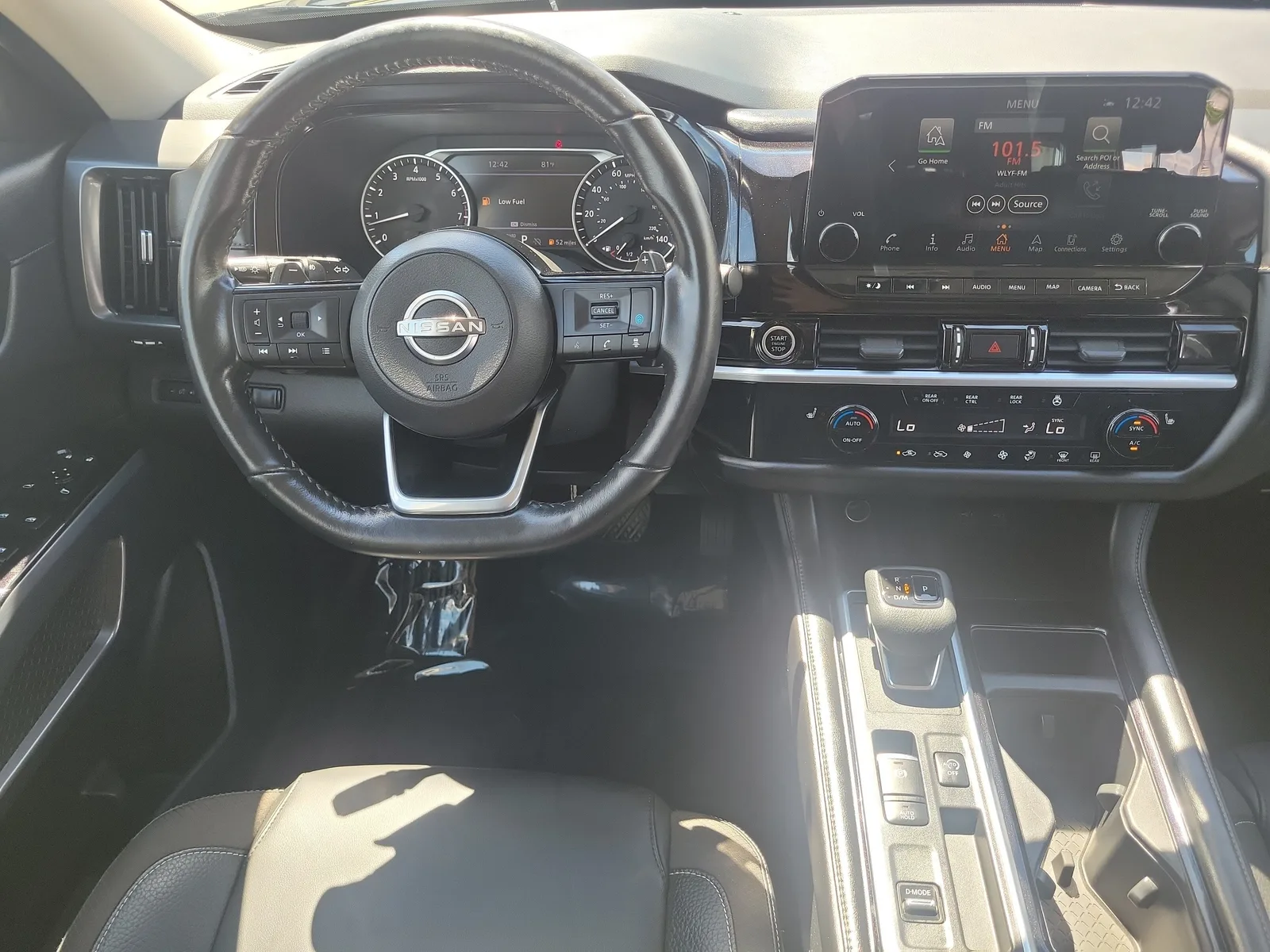 2022 Nissan Pathfinder SL photo 18